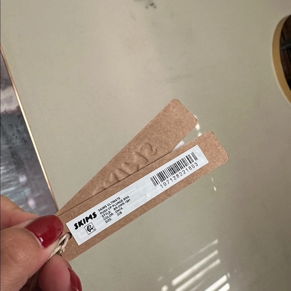 SKIMS NWT ultimate collection push up plunge bra onyx black‎ NWT 32B - Picture 8 of 8